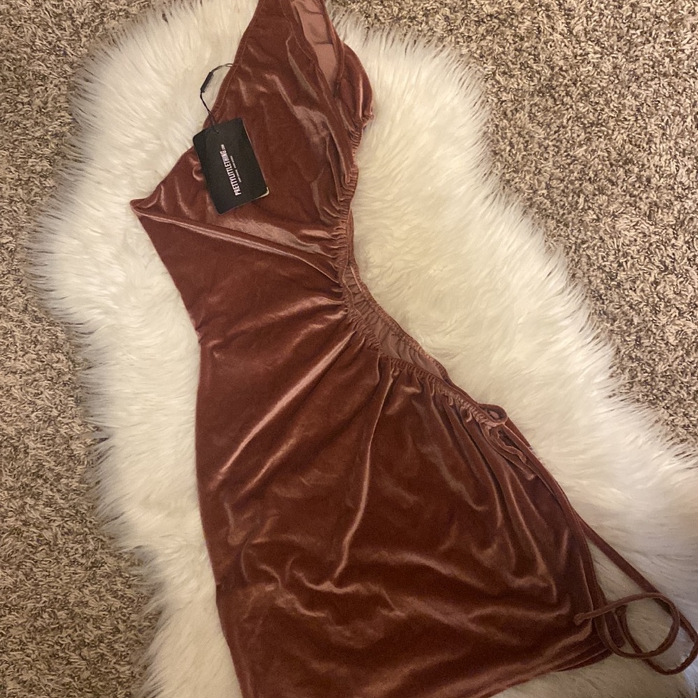 Pretty little thing dress - Picture 2 of 3